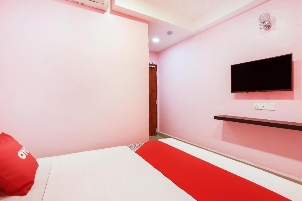 Oyo 89387 Sun Keerana Hotel Klang Buitenkant foto