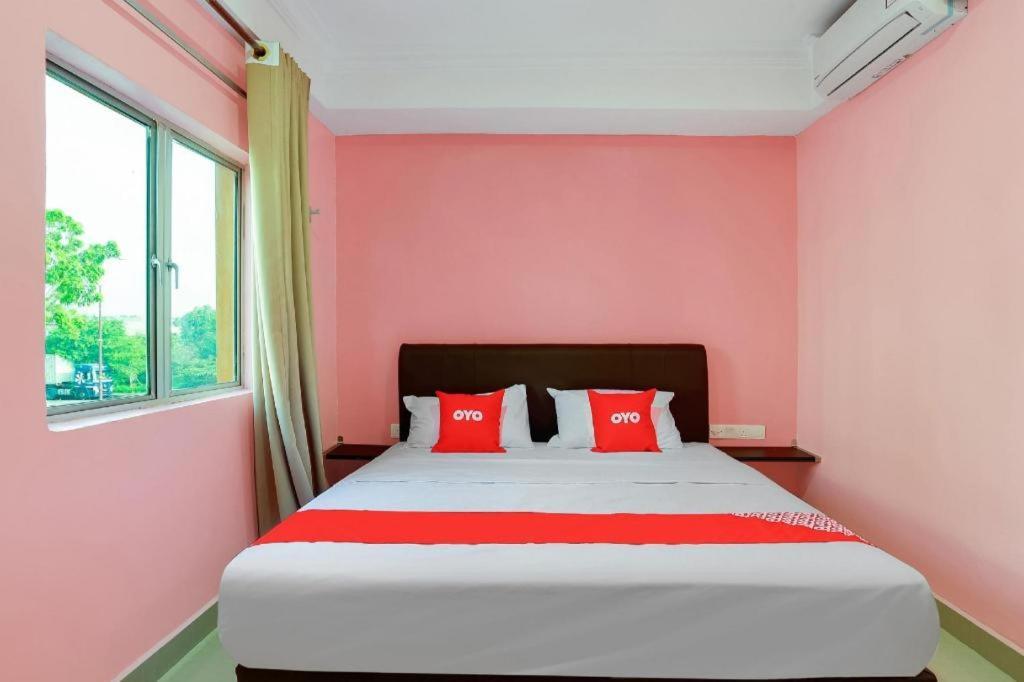 Oyo 89387 Sun Keerana Hotel Klang Buitenkant foto