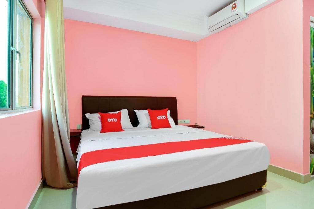 Oyo 89387 Sun Keerana Hotel Klang Buitenkant foto