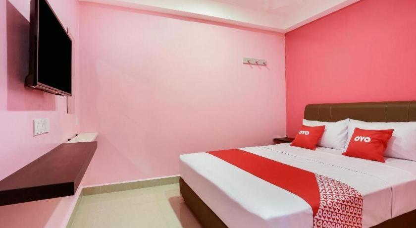 Oyo 89387 Sun Keerana Hotel Klang Buitenkant foto