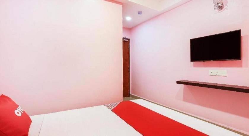 Oyo 89387 Sun Keerana Hotel Klang Buitenkant foto
