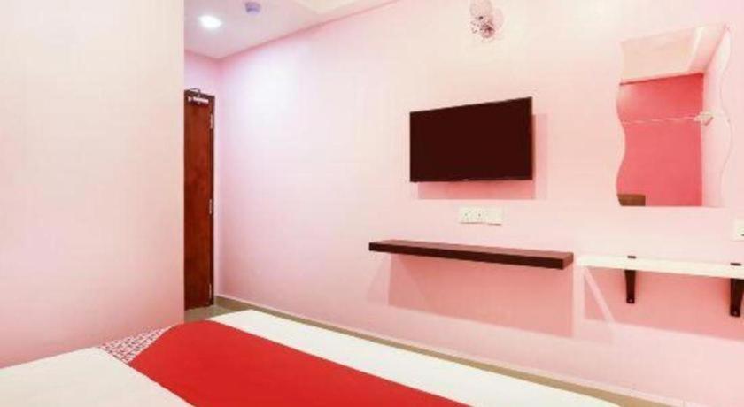 Oyo 89387 Sun Keerana Hotel Klang Buitenkant foto