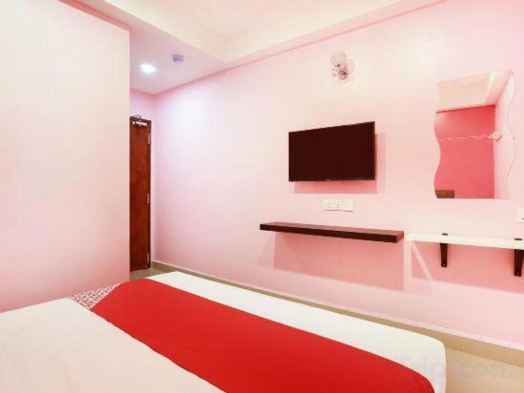 Oyo 89387 Sun Keerana Hotel Klang Buitenkant foto