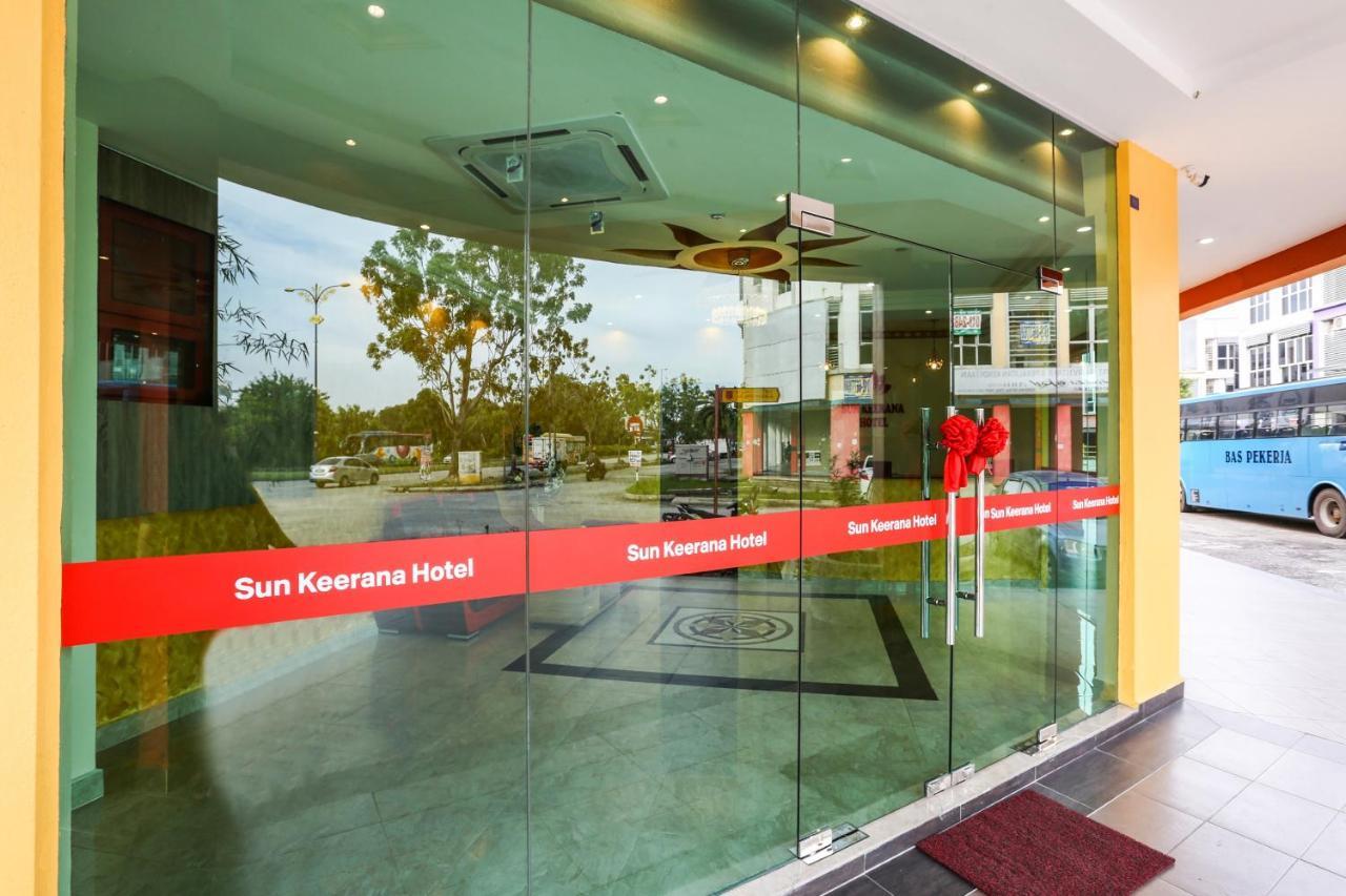 Oyo 89387 Sun Keerana Hotel Klang Buitenkant foto